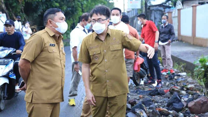 Meskipun Hujan, Andrei Angouw Tinjau Ini di Singkil dan Taas 12 Meskipun Hujan, Andrei Angouw Tinjau Ini di Singkil dan Taas