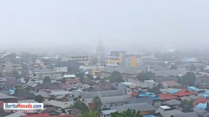 Tersamar Dibalik Kabut Awan, Pusat Kota Tomohon Tetap Mempesona