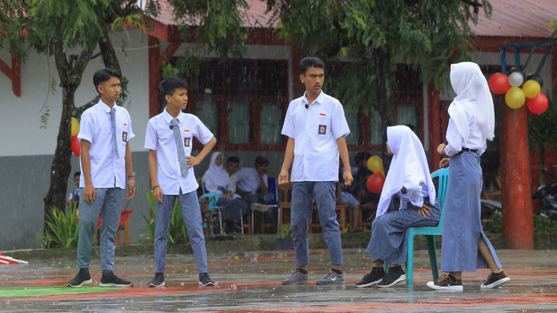 Berbagai Atraksi Meriahkan HUT ke-36 SMA N 1 Bolangitang