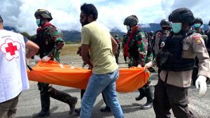 Gunakan Helikopter, Ops Damai Cartenz Berhasil Evakuasi 8 Korban Penembakan KKB