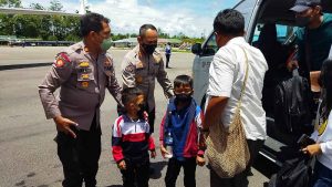 Usai Lakukan Prosesi Penghormatan, 8 Korban Penembakan KKB Diserahkan ke Keluarga