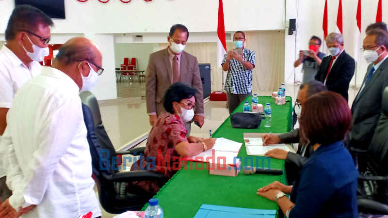 Mendaftar Bakal Calon Rektor, Flora Kalalo Ingin Jalankan Unsrat Sebagai PTN-BLU