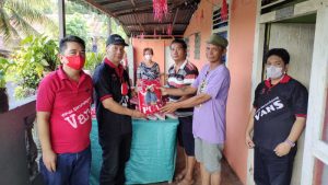 Anggota DPR RI Vanda Sarundajang Berikan Bantuan Ke Masyarakat Terdampak Longsor