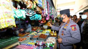 Kapolri Tinjau Pasar Sehat Sabilulungan Soreang, Pastikan Minyak Curah dan Sembako Jelang Ramadan Tercukupi