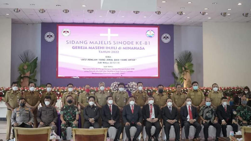 BERITA FOTO: Deretan Pria Berbaju Keki di Pembukaan Sidang Majelis Sinode ke-81 GMIM