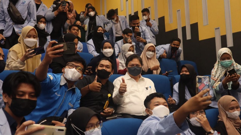 Menko Airlangga Hartarto Harapkan Pemulihan dan Transformasi Ekonomi Tingkatkan Serapan Tenaga Kerja