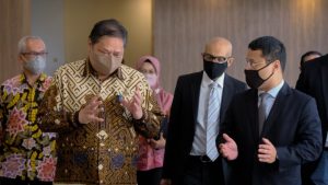 Airlangga Hartarto dan Desmond Lee Mantapkan Peluang Kerja Sama Ekspor EBT ke Singapura