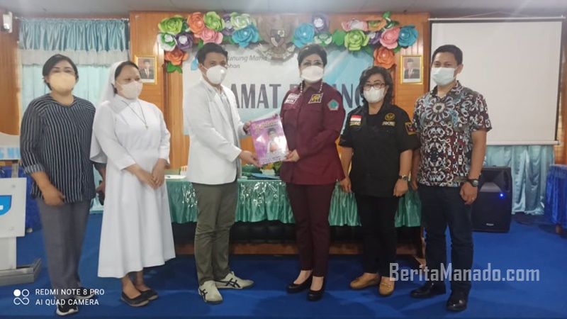 Dialog Dengan Direksi Rumah Sakit Gunung Maria Tomohon, Senator Maya Rumantir Terima Aspirasi Ini 9 Dialog Dengan Direksi Rumah Sakit Gunung Maria Tomohon, Senator Maya Rumantir Terima Aspirasi Ini