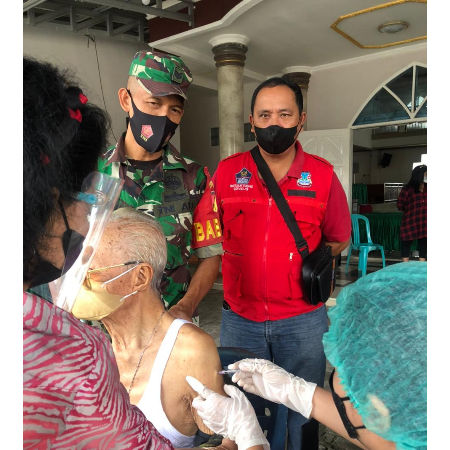 Antusias Masyarakat untuk Divaksin Tinggi, Babinsa Koramil 1309-02/WTPM Bersyukur