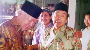 Memori Lawas Ramadan: Gus Dur Tawarkan Salat Tarawih Dua Versi, Soeharto Pilih yang Ada ‘Diskon’