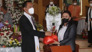 Caroll Senduk Ajak Masyarakat Tomohon Maknai Paskah Sebagai Karya Keselamatan Allah