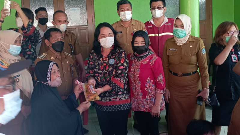 Dibuka Ellen Sondakh, Pasar Murah TP PKK Bitung Diserbu Warga Girian