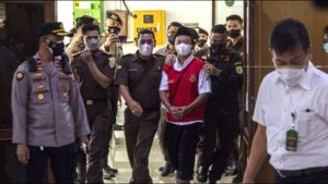 Hakim Putuskan Vonis Mati Herry Wirawan Pelaku Pemerkosa 13 Santri