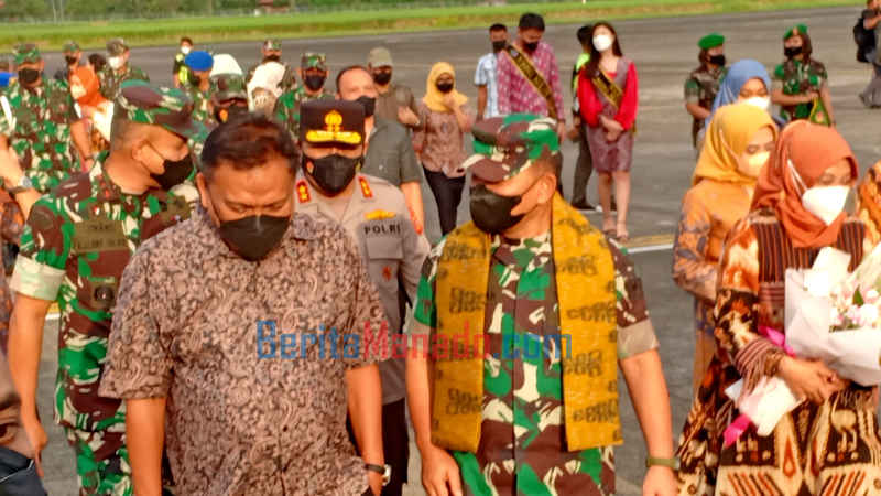 Tiba di Manado, KASAD Dudung Abdurachman Disambut Gubernur Olly Dondokambey