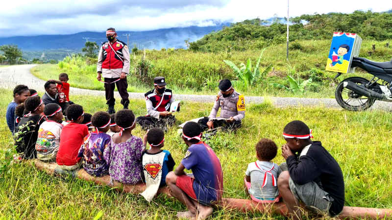 Program SI-IPAR, Tanamkan Cinta Tanah Air Anak Usia Dini di Serambokan Pegunungan Bintang