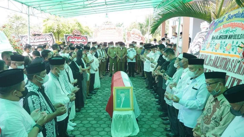 Gubernur Olly Dondokambey dan Para Kepala Daerah se-Sulut Lepas Kepergian Alm Herson Mayulu