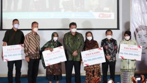 Temui Keluarga Korban Tragedi ’98, Perkataan Airlangga Hartarto Menyentuh Hati