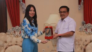 Maurits Mantiri Bahas Kerjasama Sister City Bitung-Davao dengan Konjen Philipina