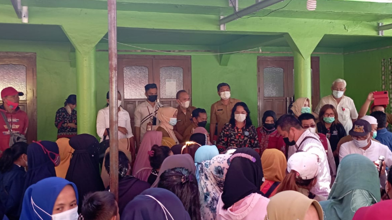 Dibuka Ellen Sondakh, Pasar Murah TP PKK Bitung Diserbu Warga Girian