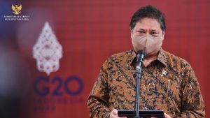 Harga Komoditas Global Melonjak, Airlangga Hartarto: Program Perlindungan Masyarakat Diintensifkan