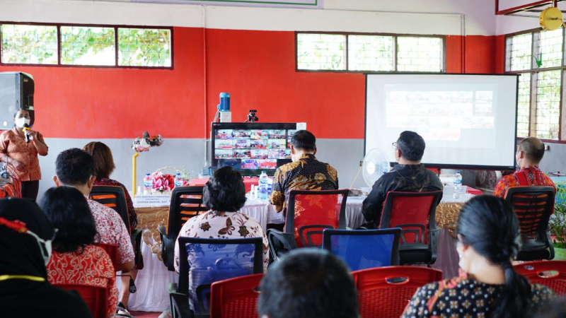 Hengky Honandar dan Aldo Ratungalo Semangati Peserta Uji Kompetensi Keahlian di SMK Negeri 2 Bitung