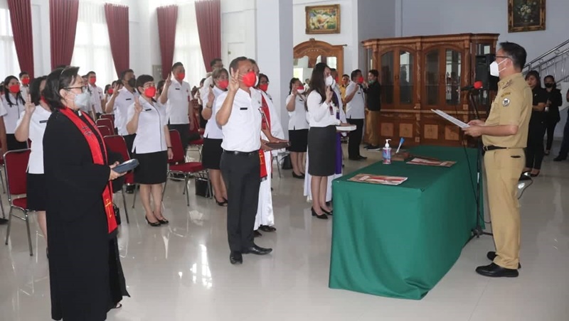 Sejumlah Pejabat Administrator dan Pengawas Dilantik, Ini Harapan Wali Kota Carol Senduk