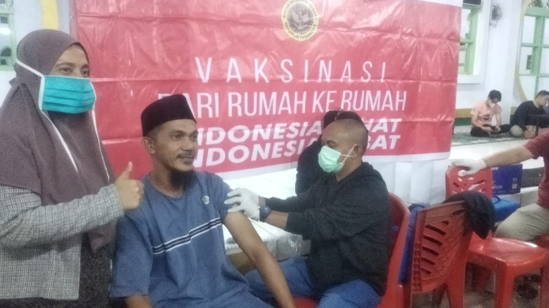 BIN Daerah Sulut Bersama Dinkes Buka Gerai Vaksinasi Di Masjid AL-Huda Motoboi Besar