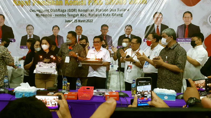 Wali Kota Bitung Sukses dan Terpilih Ketua Komisi Pelayanan P/KB Periode 2022-2027 10 Wali Kota Bitung Sukses dan Terpilih Ketua Komisi Pelayanan P/KB Periode 2022-2027