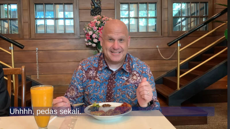 Begini Keseruan Direktur USAID Indonesia Jeffery Cohen Santap Masakan Manado