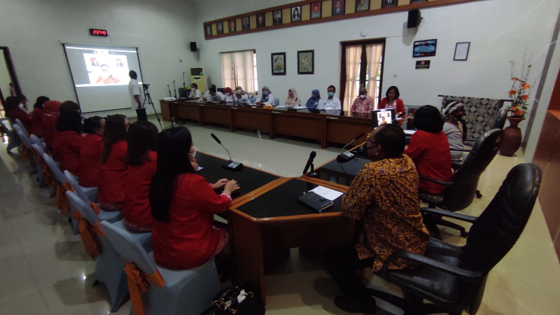 Tiga Desain Batik Bitung Disempurnakan Balai Besar Kerajinan dan Batik Yogyakarta