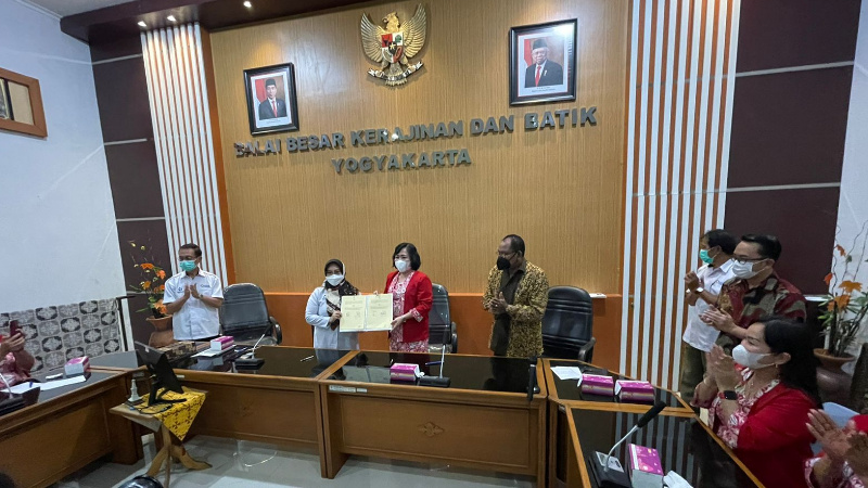 Tiga Desain Batik Bitung Disempurnakan Balai Besar Kerajinan dan Batik Yogyakarta