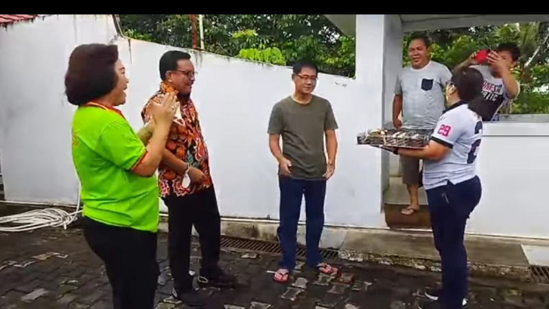 Hengky Honandar Kaget Pagi-pagi Didatangi Wali Kota dan Ketua TPP PKK Bitung