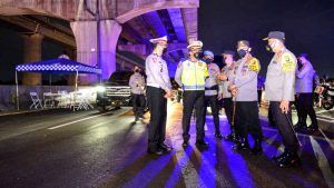 Pastikan One Way-Contraflow Berjalan Lancar, Kapolri Tinjau Langsung Tol Cikampek