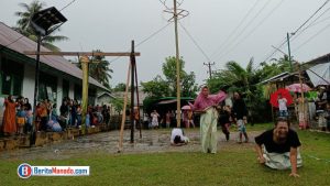 Nenek-nenek di Bolmut Rela Mandi “Pece” Demi Meriahkan Lomba Peringati Hari Raya Ketupat