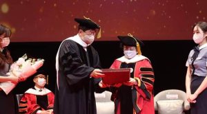 Tangis Megawati Usai Dianugerahi Profesor Kehormatan dari Soul Institute Of The Arts