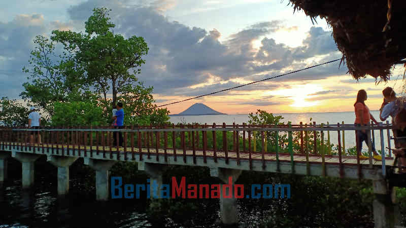 Indahnya Sunset di Wisata Hutan Mangrove Desa Budo