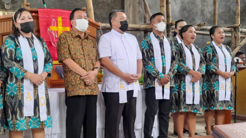 Andrei Angouw Hadir di HUT GMIM Efata Pangiang, Ruben Saerang Ceritakan Awal Mula Jemaat