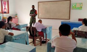 Berikan Materi Wasbang ke Siswa SDN Tinakareng, Babinsa Tabut Tanamkan Rasa Cinta Tanah Air