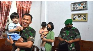 Bawa Hadiah dari KASAD, Brigjen Mukhlis Terharu Bahagia Lihat Joana dan Jofelin Kini