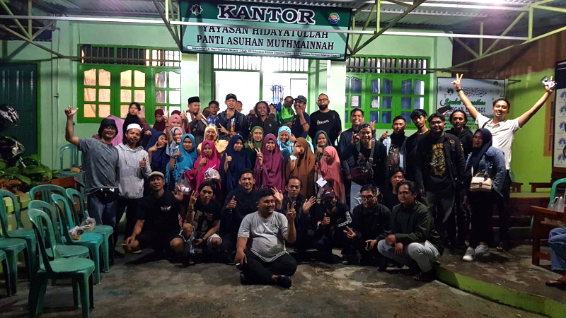 Yuk Simak Cara Berbagi Ala Komunitas Motor Klasik di Manado Jelang Lebaran