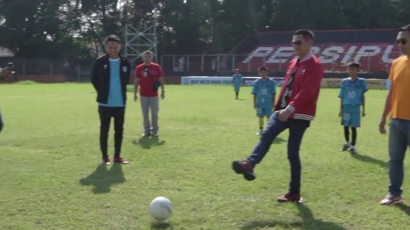 Joune Ganda Support Sulut United Junior League
