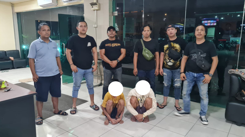 Buat Onar, Dua Remaja Rusak Mobil Polisi