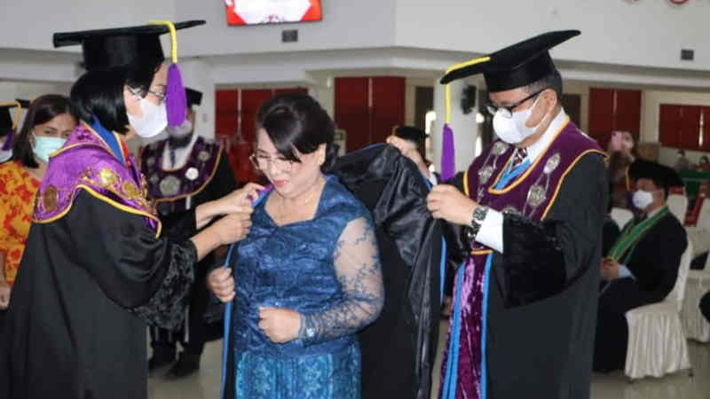 Unsrat Kukuhkan 3 Guru Besar, Begini Pesan Rektor Ellen Kumaat 8 Unsrat Kukuhkan 3 Guru Besar, Begini Pesan Rektor Ellen Kumaat