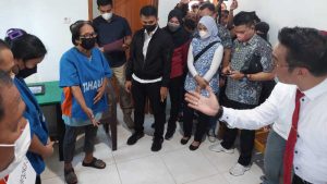 Terungkap di Reka Adegan, Nenek Tiri Dominasi Pukulan Hingga Menewaskan Bocah 5 Tahun