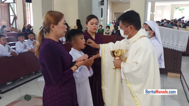 39 Anak Paroki St Petrus Langowan Terima Komuni Pertama 8 39 Anak Paroki St Petrus Langowan Terima Komuni Pertama