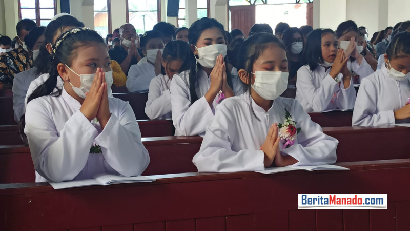 39 Anak Paroki St Petrus Langowan Terima Komuni Pertama 9 39 Anak Paroki St Petrus Langowan Terima Komuni Pertama