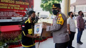 Polda Sulut Gelar Baksos dan Bansos Serentak, Kapolda Mulyatno: Semoga Bermanfaat