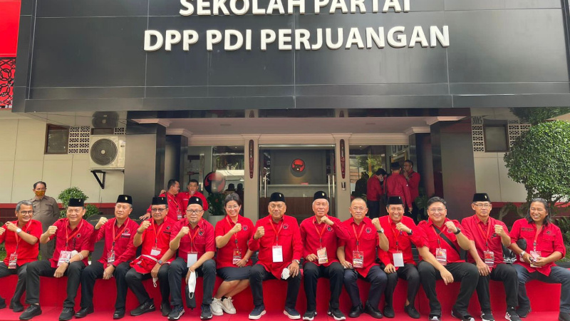 Bersama Olly Dondokambey, Maurits Mantiri - Hengky Honandar Kembali Ikut Sekolah Partai
