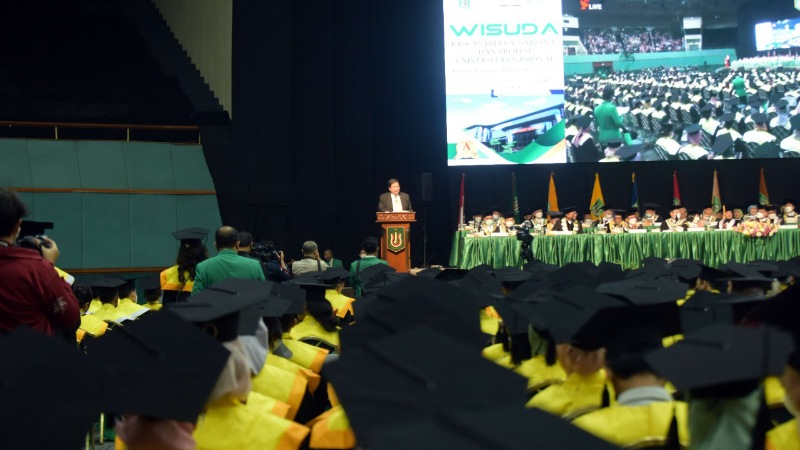 Airlangga Hartarto Berharap Wisudawan Universitas Nasional Berprestasi dan Harumkan Nama Bangsa