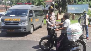 Belum Divaksin COVID-19, Jangan Coba-coba Melintas di Depan Polsek